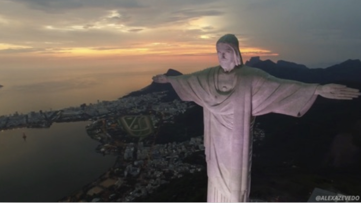 Voo de drone sobre o Cristo Redentor, no Rio / Christ the Redeemer, Rio de Janeiro - Drone Footage - 9/3/22
